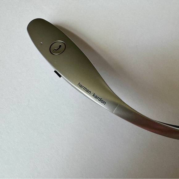 LG Tone Infinim Bluetooth Headset and rechargeable case, VGUC - Picture 3 of 9